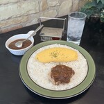 クロック - 料理写真:ポークカレーにチーズオムレツトッピング
