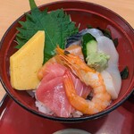 334952669 - 海鮮丼＋豊橋カレーうどん 1,880円（税込）の 海鮮丼。