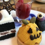 ロビーラウンジ ミザール - お化け達の顔も可愛い