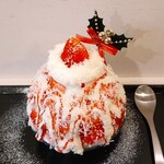 京氷ゆきみ庵 - 氷を絡めて食べると、チーズの香りが漂い、イチゴの甘酸っぱさを強く感じるが、ミルク、紅茶シロップの甘さが酸味を和らげていてめちゃめちゃ美味しい〜!!( ^o^)ﾉ