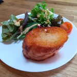 Cafe N225 - ガーリックトーストとサラダ