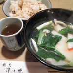 津久紫 - 「サービスランチ 650円」、12/16(火)は「おぞう煮と五目御飯」