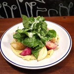 Hachihare - 焼きカブとルッコラ フムスのサラダ