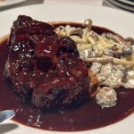 ヌガ - 有田牛 マデラ酒煮込み