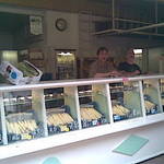 BLAUES LOCH - Spargelは太さ別に売られている。