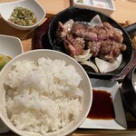 豚ステーキ専門店 B 本店 - 