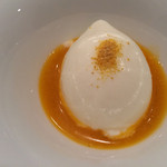 御影 ジュエンヌ - デザート。
      シャーベット。
      焦がしみかんのソース。