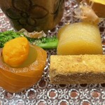 銀座 しのはら - スモークサーモンサーモンのマスカット巻き、クリームチーズの粉鰹まぶし、菜の花のごま汚し、数の子