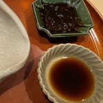 銀座 しのはら - お造りにはちり酢と醤油　鯖にチリ酢がよく合います