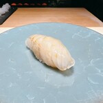 鮨 佐がわ - ひらめ昆布じめ