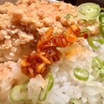 鶏そば 一瑳 - 自家製ラー油、辛さチェックの図。結果はさほど辛くない＆旨み凄い！