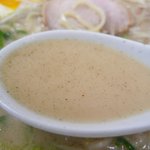 らーめん弥七 - クリーミーなスープ（醤油らーめん）