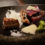 銀座 座屋 - 鰹の藁焼き 山葵 ニンニク 塩で 2014.12.1x