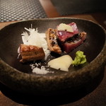 銀座 座屋 - 鰹の藁焼き 山葵 ニンニク 塩で 2014.12.1x