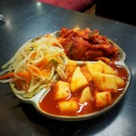 焼肉 済州 - 無料サービスのナムル＆キムチ