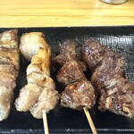 大衆酒場 BEETLE - ハツ串:380円（@190円×2），豚バラ串：380円（@190円×2）