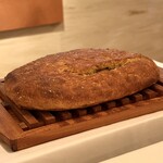 ウシマル - ・地粉の自家製フォカッチャ