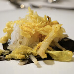 ウシマル - ・墨イカ、イカ墨、オレンジ白菜、牛センマイ