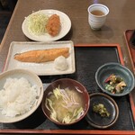 かてい菜園 ささ木 - 銀シャケ定食 1000円 蟹クリームコロッケ350円