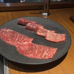 焼肉うしごろ 表参道店 - 黒タン、厚切りハラミ、本日の赤身(クリ)