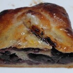 ブーランジェリー ミヤナガ - サクサクあんこもち断面