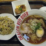 ドラゴンレッドリバー - 料理写真:ラーメンとチャーハンのセット