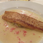 エメ・ヴィベール - 平目のポワレ　ポテトとポワローのブーランジェル
      