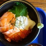 北海炙屋 - 三色丼(イカ、サーモン、いくら)