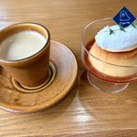 CURRY TO GALLERY - ホットコーヒーとプリン
