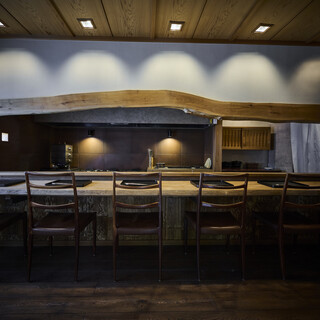 弘前の空気が料理と寄り添うやわらかな空間