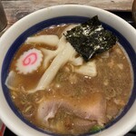 松戸中華そば 富田食堂 - 独自のエッセンスも効いたつけ汁