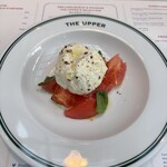 THE UPPER - 前菜: カプレーゼ・ブッラータチーズ(+500円)