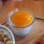 スマイル カフェ ちいさなおうち - ◯ヨーグルト
プレーンヨーグルトに
マンゴーソースがタップリと掛けられていて
美味しい味わいだった