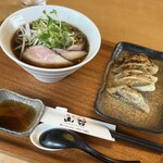 創作中華 山哲 - 