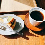 uno cafe gram - ブルーベリーチーズケーキ、コーヒー。