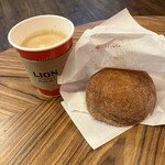 レナーズ 横浜ワールドポーターズ店 - シナモンシュガーとコーヒー600円