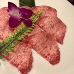 A5仙台牛焼肉 肉豊作 - 