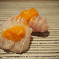 鮨 巳之七 - 活け穴子（鐘崎）