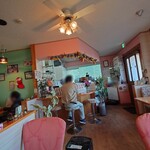スマイル カフェ ちいさなおうち - 店内　奥から撮影