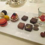 エメ・ヴィベール - お好みの小菓子とショコラをワゴンから