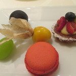 エメ・ヴィベール - お好みの小菓子とショコラをワゴンから