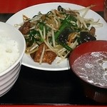 栄華飯店 - レバニラ定食大盛  980円