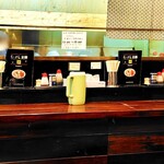 らーめん2国 - 内観（カウンター席）