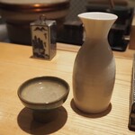 鮨 巳之七 - 燗酒（亀齢）