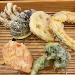 天ぷらとワイン からり。 - 定食の野菜天