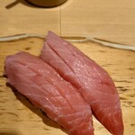 沼津魚がし鮨 - 本まぐろ中とろ2かん 900円