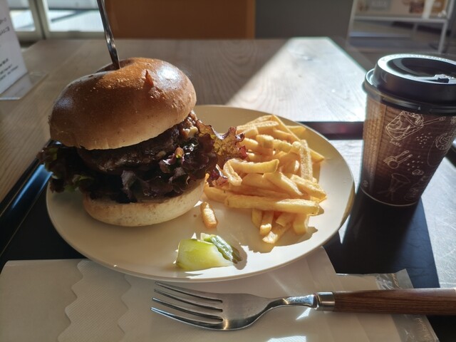 BURGER MARU（バーガー マル）仙北町のハンバーガー店 &ndash; 手作りパティと豊富なメニュー