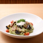 aqua - チキンとキノコのジェノベーゼ