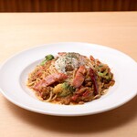 aqua - ソーセージとブロッコリーのピリ辛ミートソース