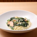 aqua - サーモンとほうれん草のクリームソース